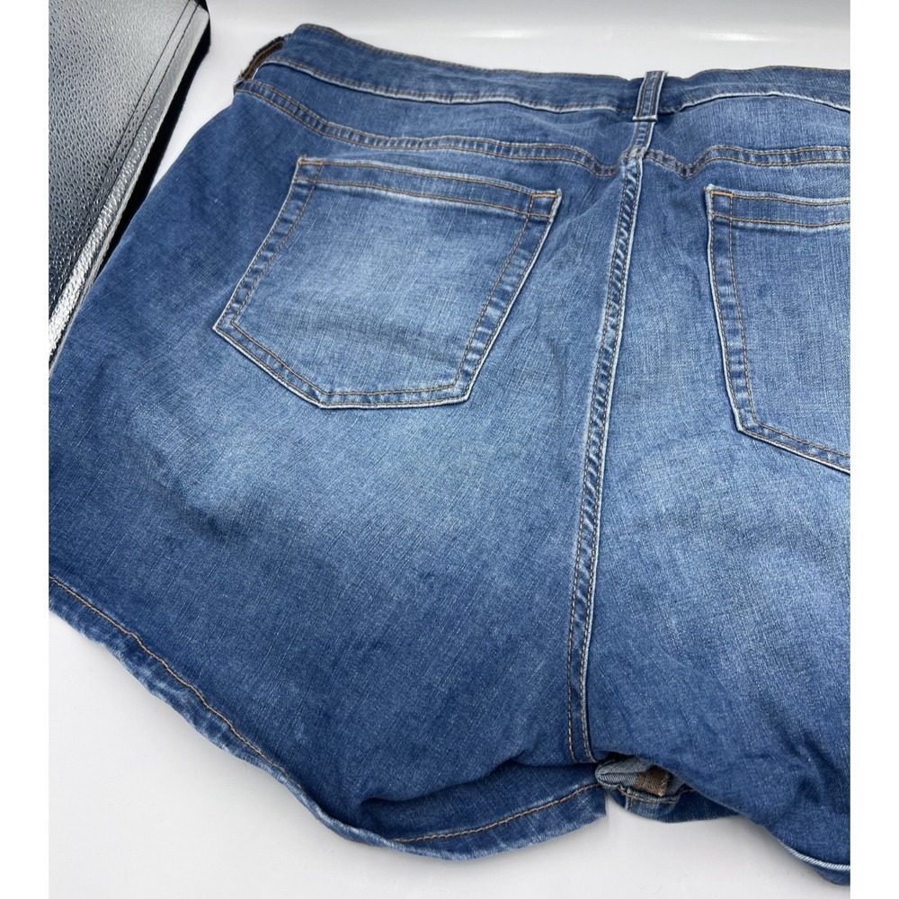 Torrid 5 Inch Short Vintage Stretch Mid-Rise Denim Jean Shorts Size 18 - Picture 5 of 6